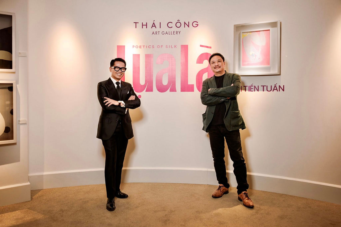 NTK Thái Công cùng Họa sĩ Bùi Tiến Tuấn tại không gian Thái Công Art Gallery. Ảnh thuộc Facebook cá nhân NTK Thái Công Quách.